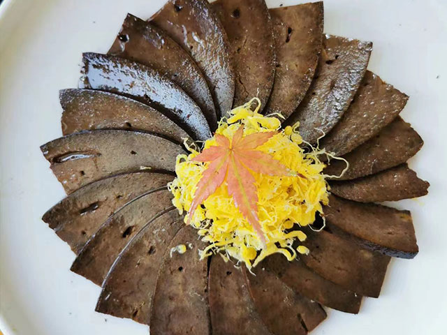 �����i��